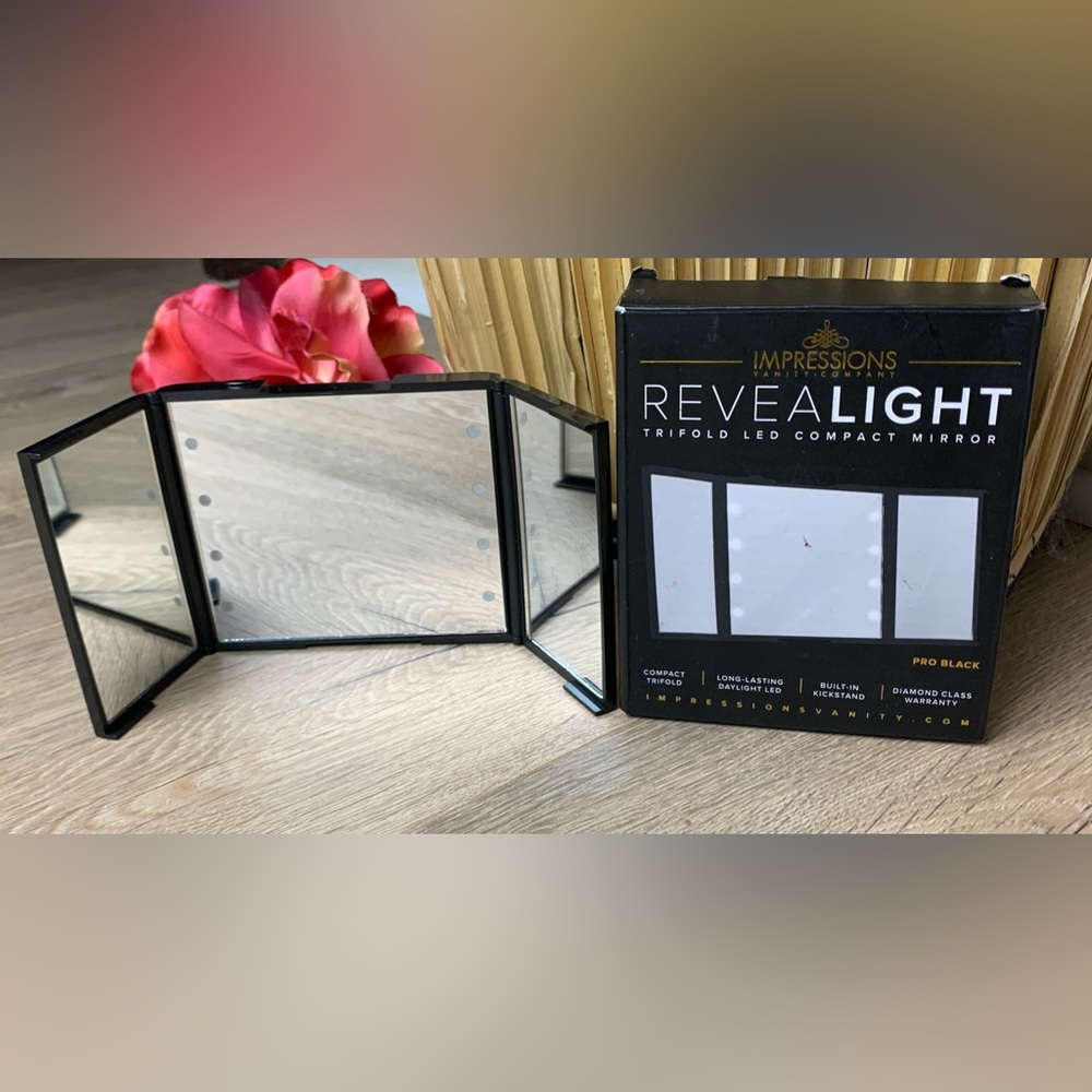 Impressions ReveaLight Trifold LED Compact Mirror